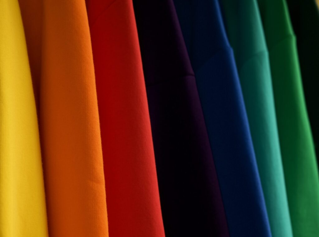 250, 280 czy 340 g/m²? Jak wybrać gramaturę bluzy.